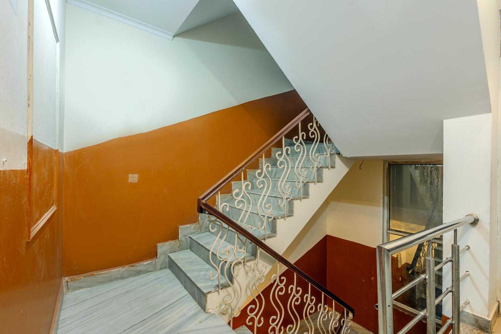 Monarch Igi Airport Mahipalpur Hotel 2*